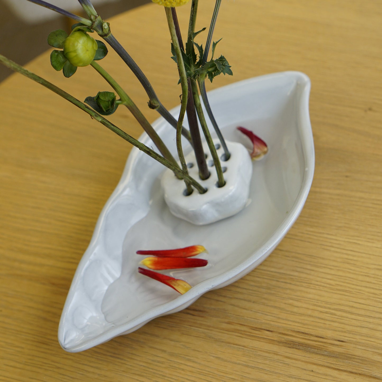 The Lotus Nest Flower Stand