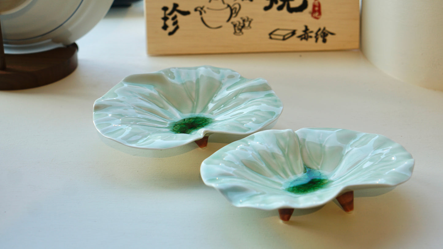 Hasami ware - Water Lilies/ Lotus leaf