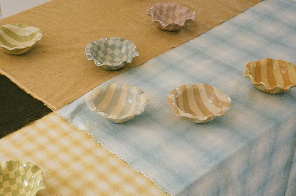 Ruffle Bowl Stripe - Beige