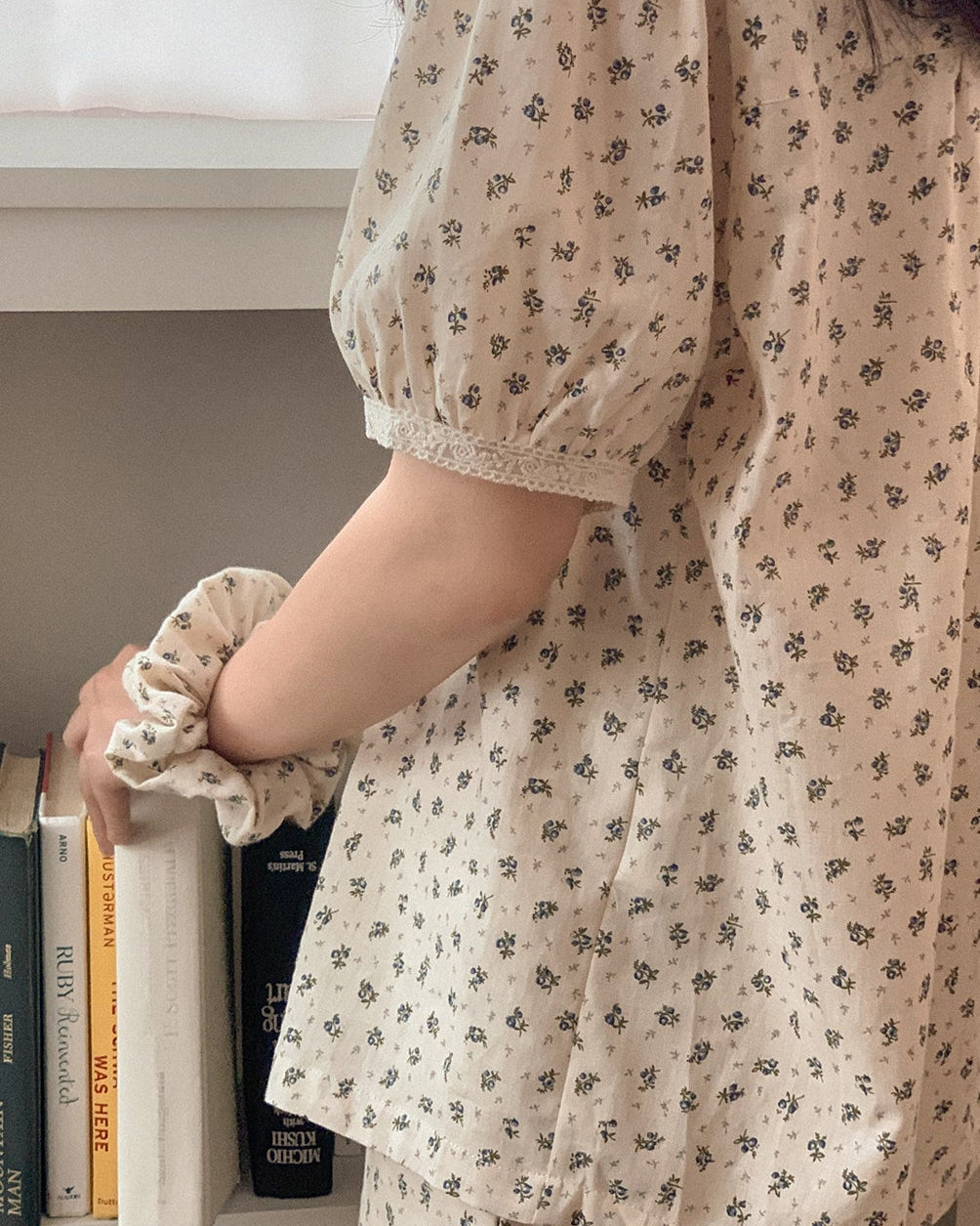 Daphne Shortsleeve 2pc Set with Hair Scrunchie