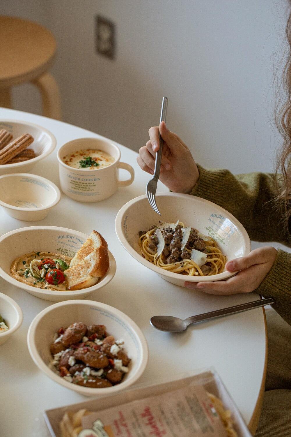 Holiday Showcase Oval Bowl L - Weekend 14