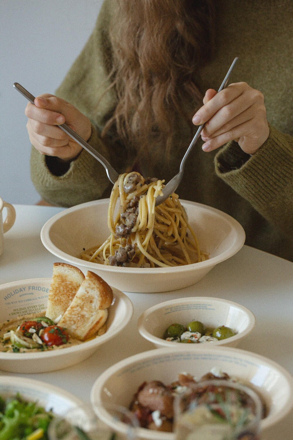 Holiday Showcase Oval Bowl L - Weekend 14