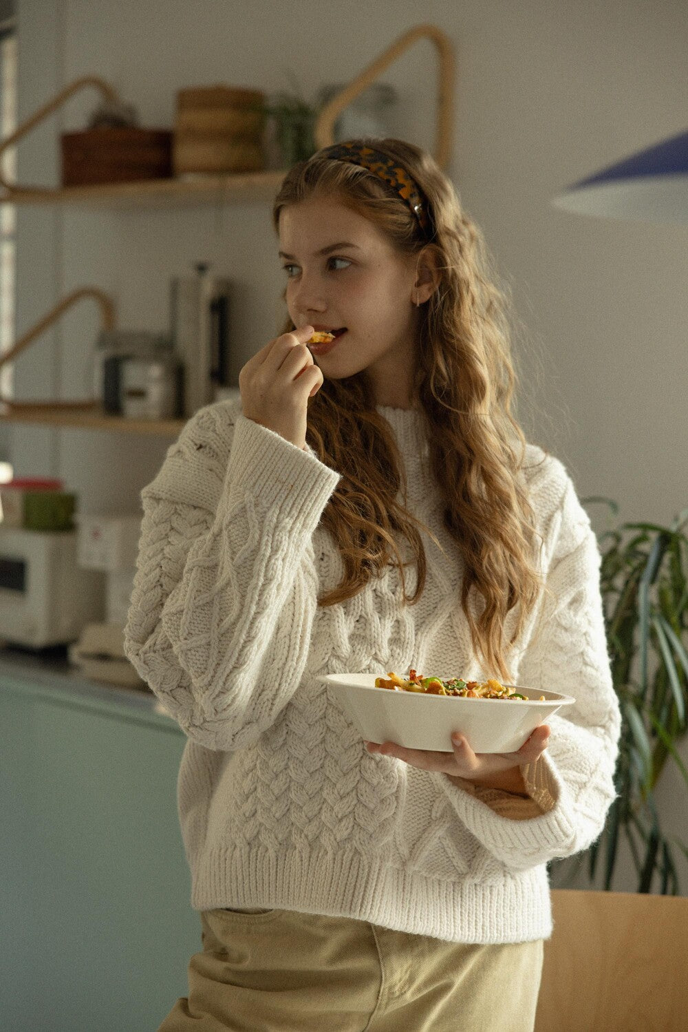 Holiday Showcase Oval Bowl L - Weekend 14