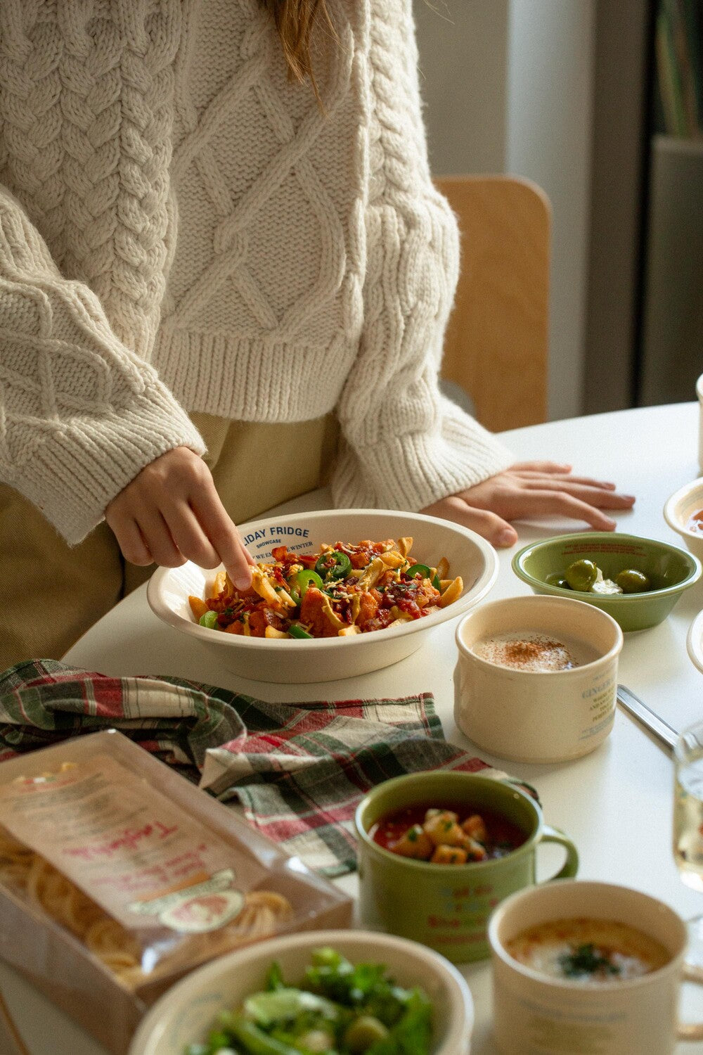 Holiday Showcase Oval Bowl L - Weekend 14