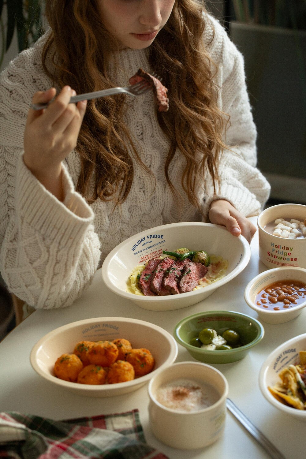 Holiday Showcase Oval Bowl L - Weekend 14